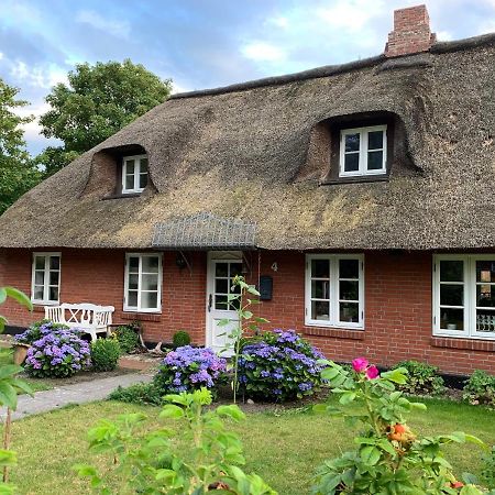 Nordsee-Traum Unter Reet Villa Almdorf Exterior photo